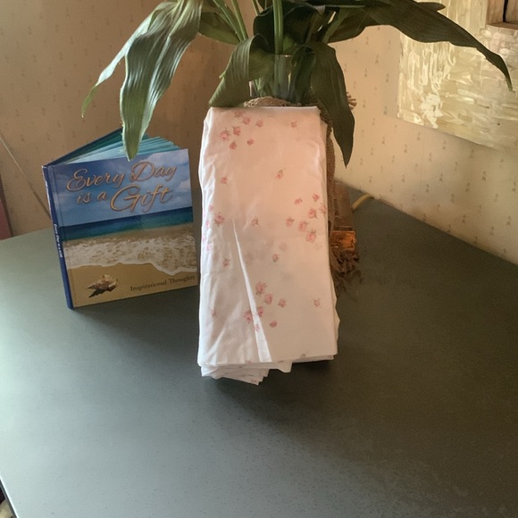 Shabby Chic, NEW NEVER USED, set of 2 KING pillowcases, SPRINKLES, SOFT. - Picture 1 of 8